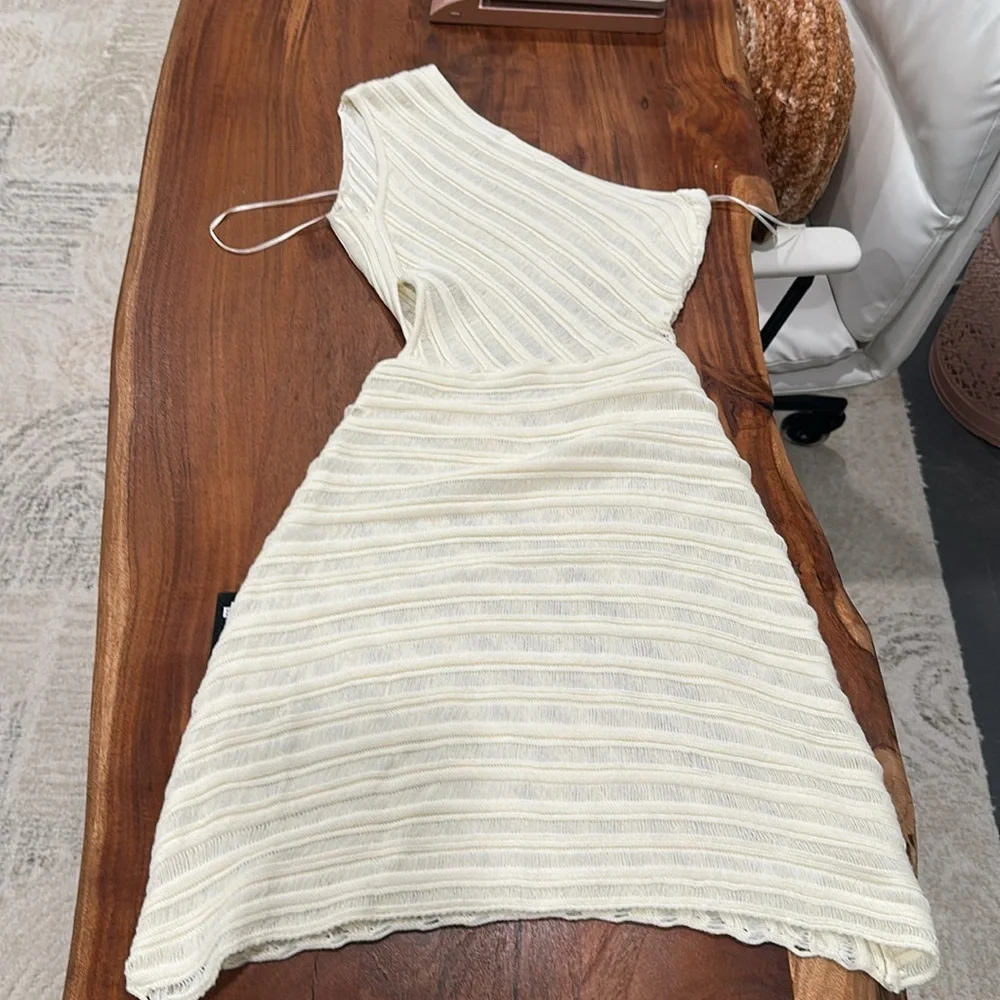 One-Shoulder Ivory Bodycon Dress - Picture 6 of 7
